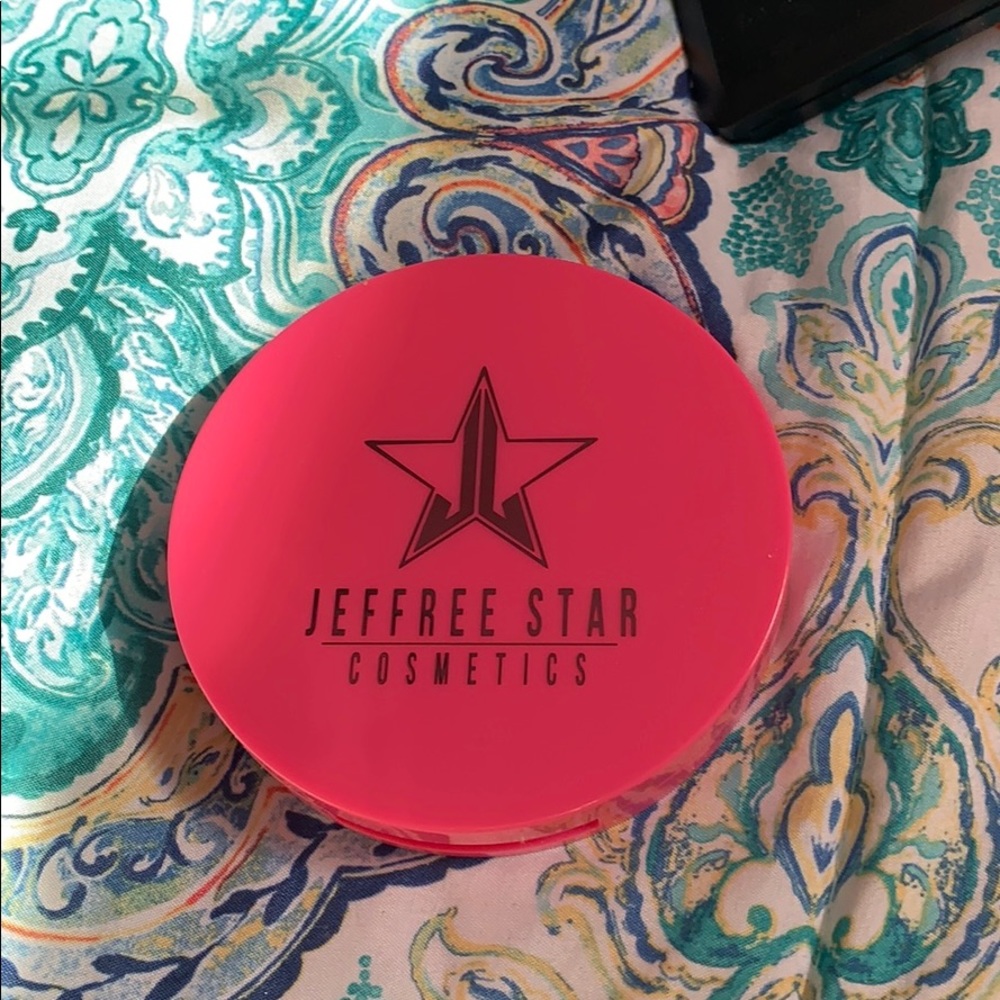 Jeffree Star Peach Goddess skin frost